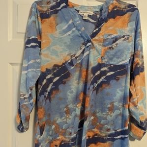 A women's 3/4 sleeve top size large